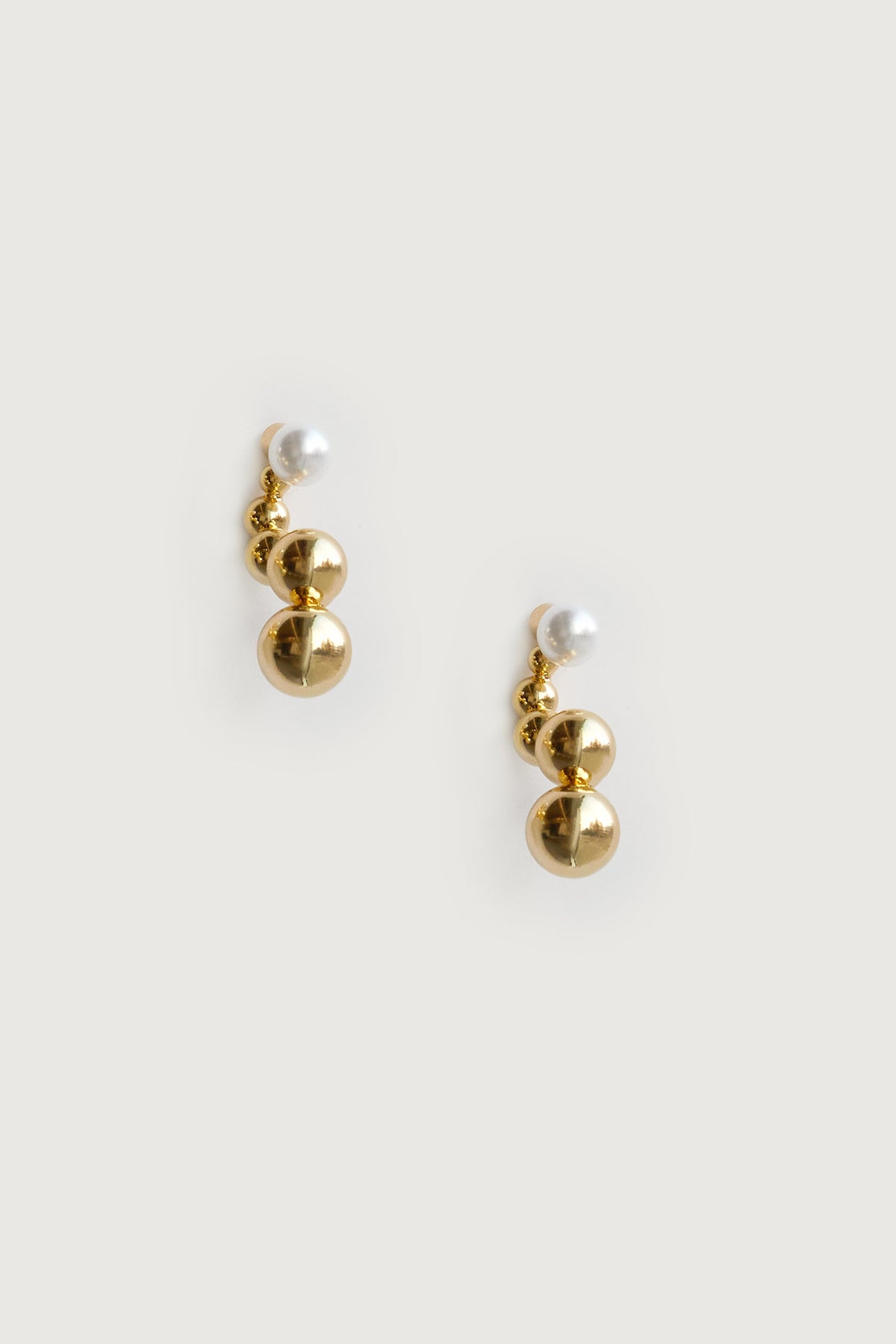 GOLD EARRINGS WITH PEARL DETAIL
