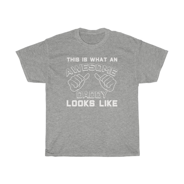 Best Daddy Gifts: "This Is What An Awesome Daddy Looks Like" Father's Day Mens T-Shirt