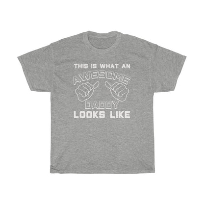 Best Daddy Gifts: "This Is What An Awesome Daddy Looks Like" Father's Day Mens T-Shirt