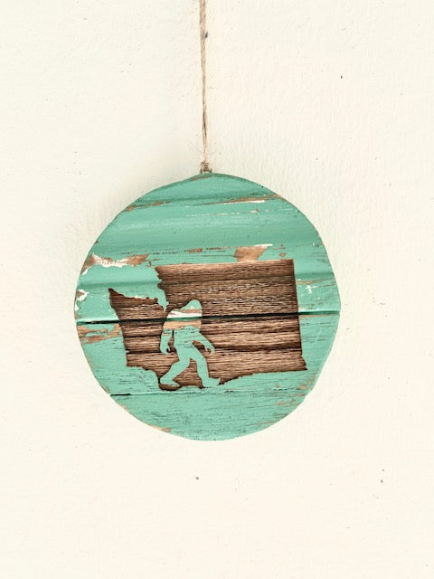 Ginger & The Huth Engraved Ornaments - Pine & Moss